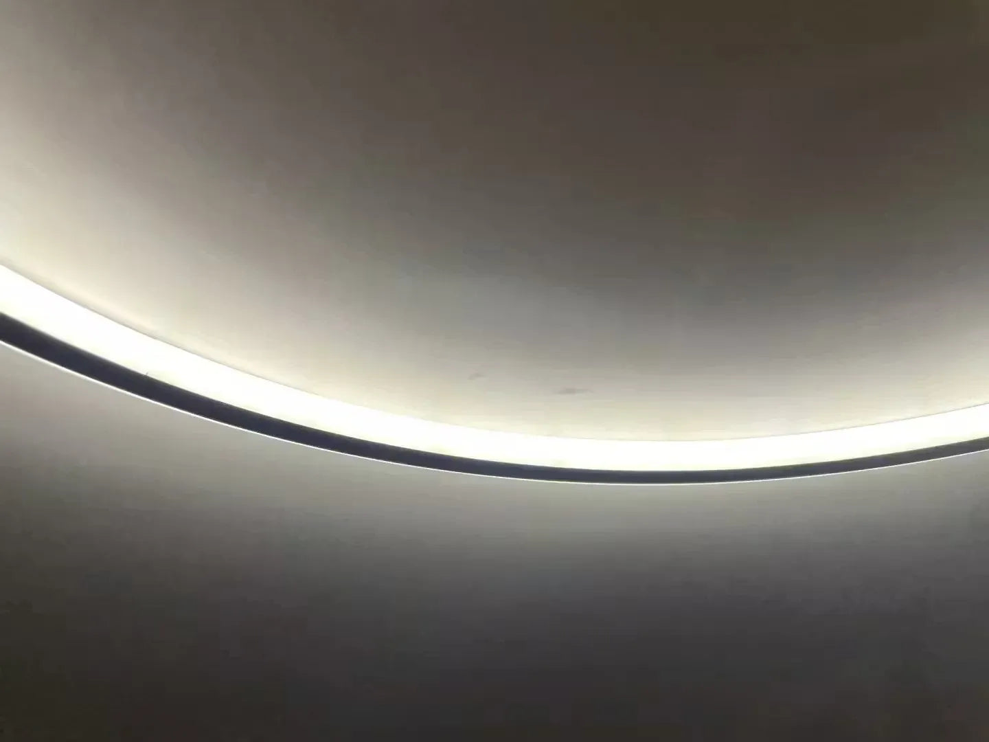 Plafonnier rond minimaliste ultrafin et réglable