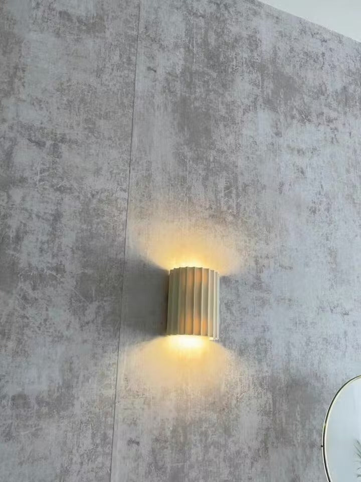 Applique murale moderne en résine en demi-cercle pour salon