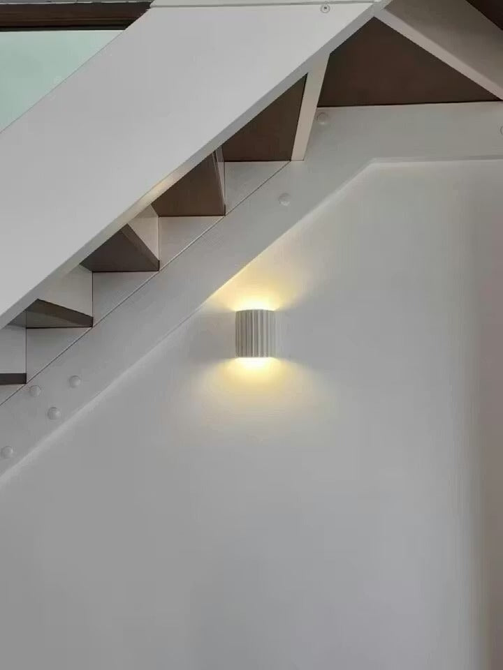 Applique murale moderne en résine en demi-cercle pour salon