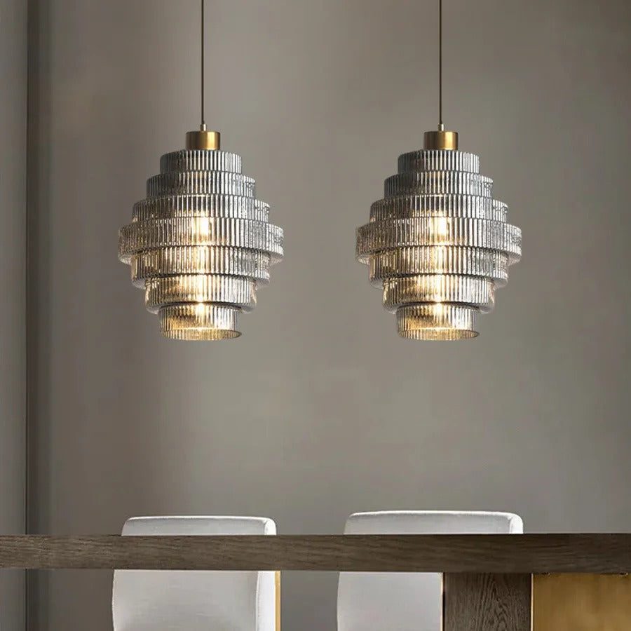 Suspension en verre et laiton en forme de bouteille